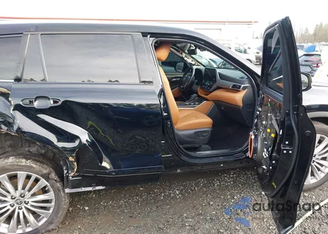 2023 Toyota Highlander Platinum z USA, uszkodzony, nr VIN 5TDKDRBH4PS038908